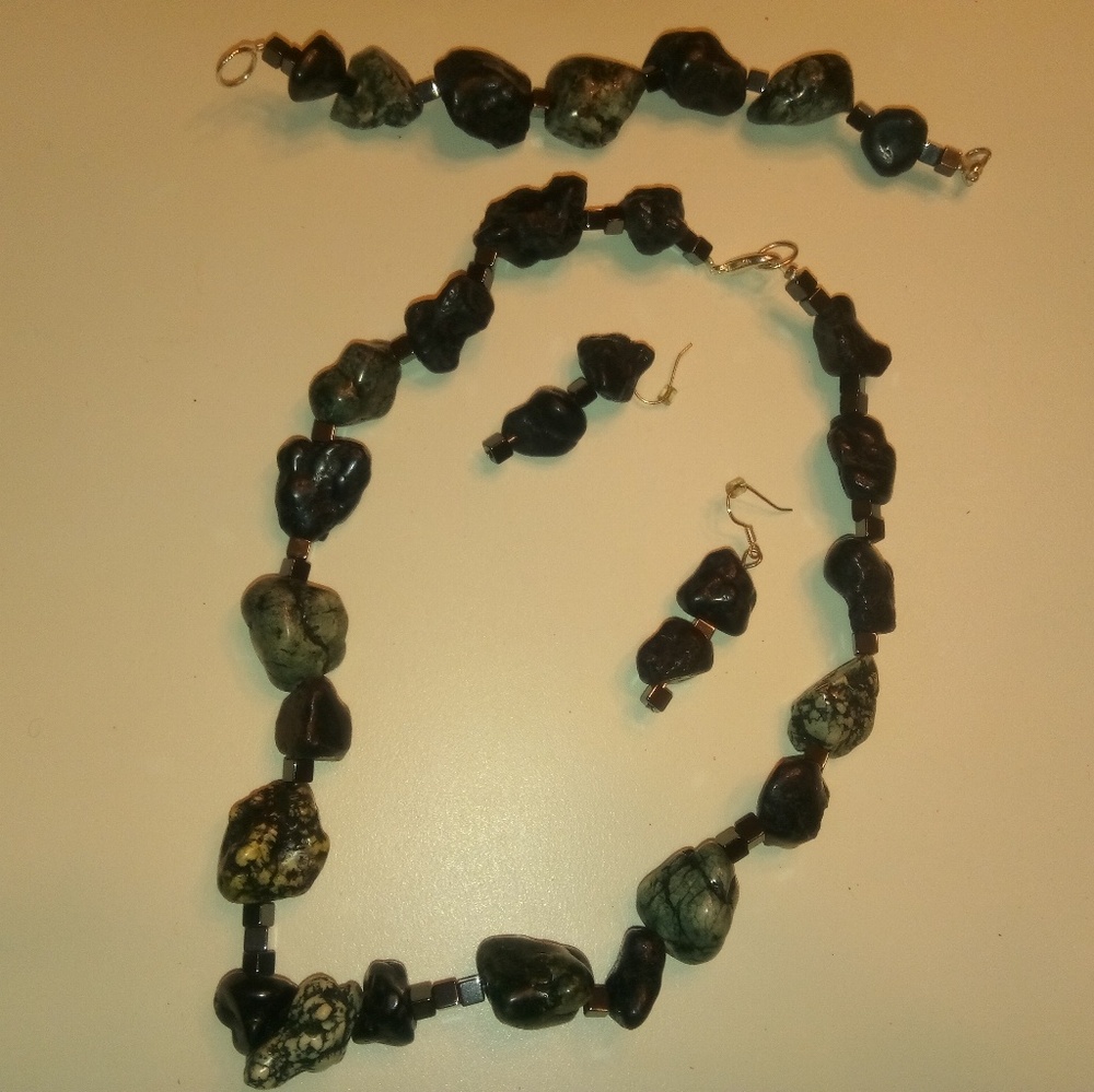 3pc Jewelry Set incl Necklace, bracelet & earrings